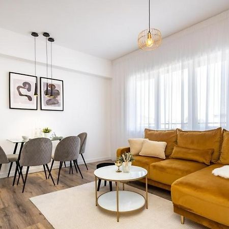 Majestic Apartament With View In Magheru บูคาเรสต์ ภายนอก รูปภาพ