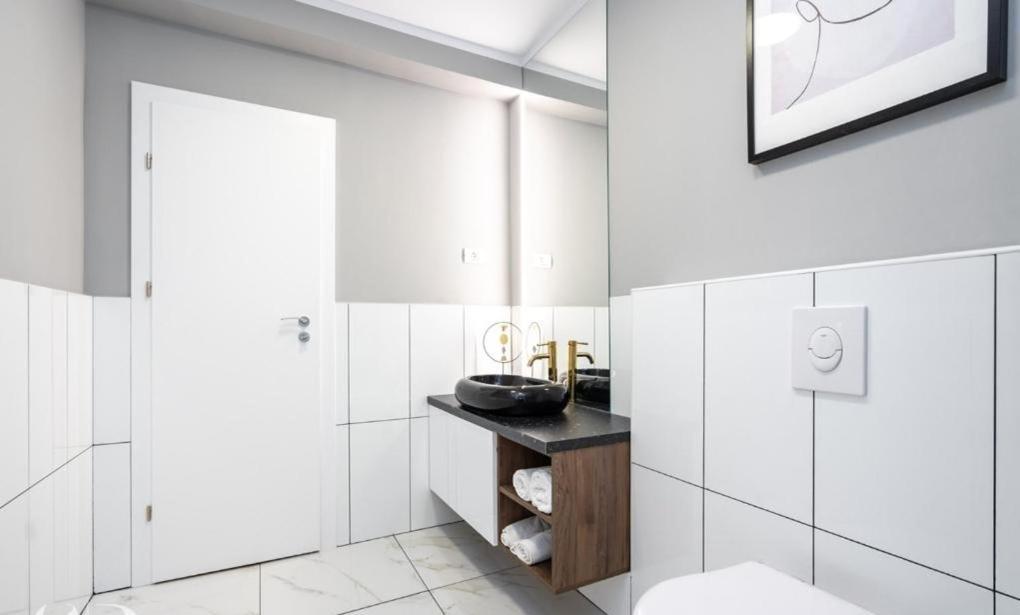 Majestic Apartament With View In Magheru บูคาเรสต์ ภายนอก รูปภาพ