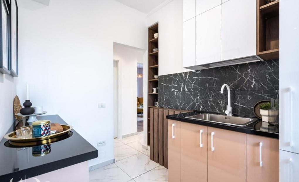 Majestic Apartament With View In Magheru บูคาเรสต์ ภายนอก รูปภาพ