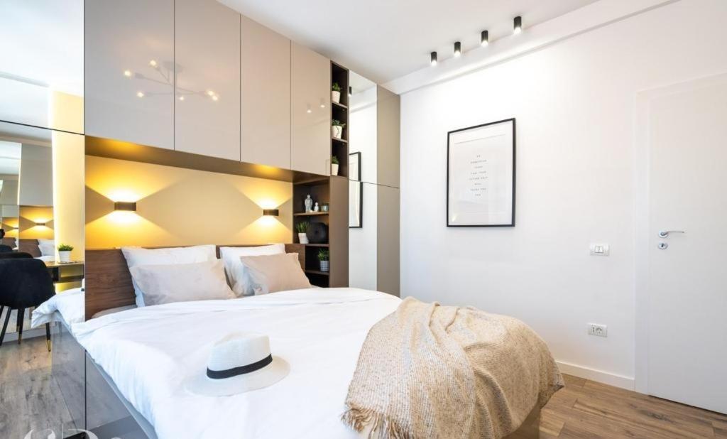 Majestic Apartament With View In Magheru บูคาเรสต์ ภายนอก รูปภาพ