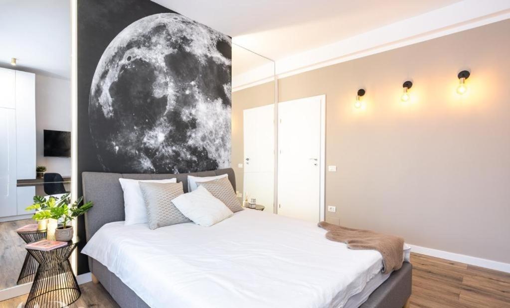 Majestic Apartament With View In Magheru บูคาเรสต์ ภายนอก รูปภาพ