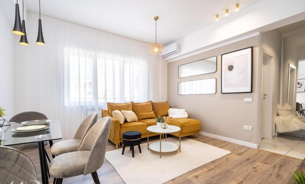 Majestic Apartament With View In Magheru บูคาเรสต์ ภายนอก รูปภาพ