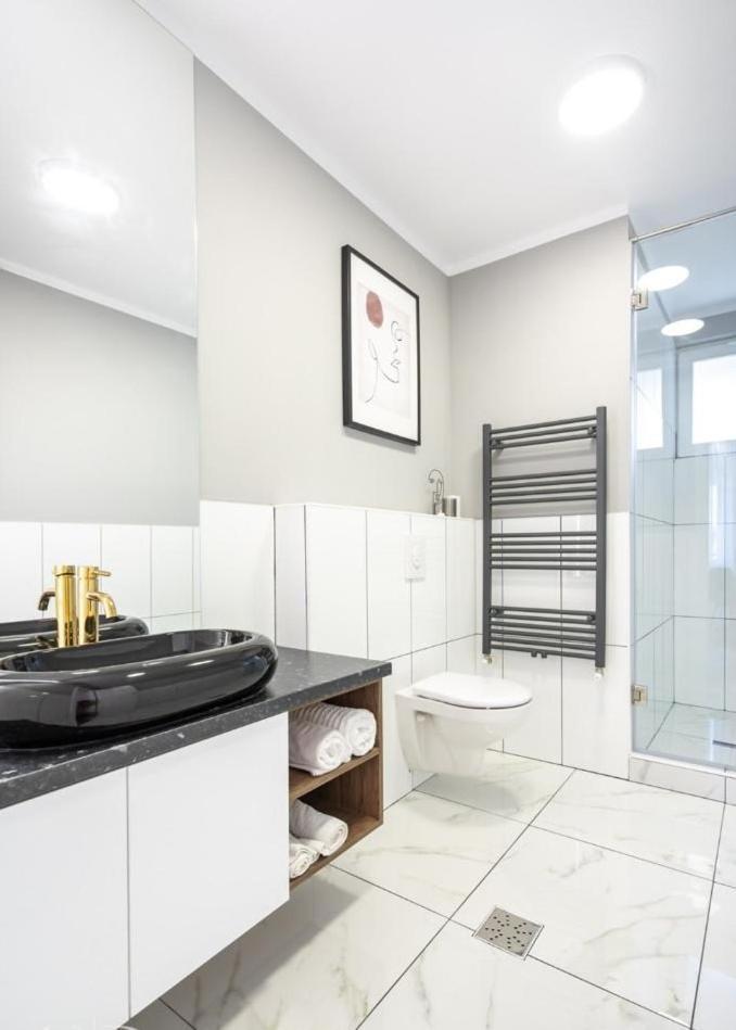 Majestic Apartament With View In Magheru บูคาเรสต์ ภายนอก รูปภาพ