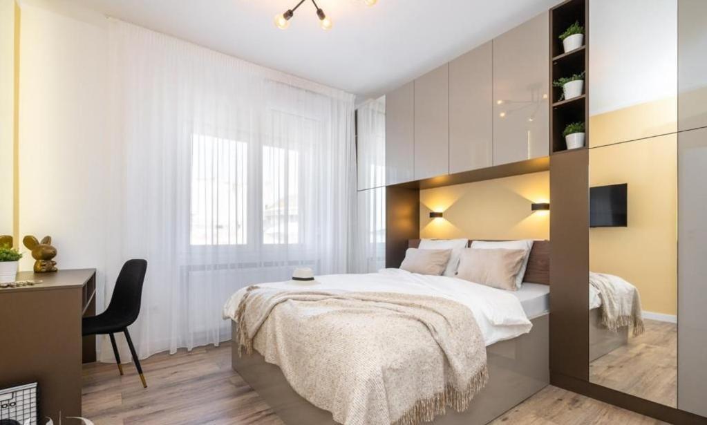 Majestic Apartament With View In Magheru บูคาเรสต์ ภายนอก รูปภาพ